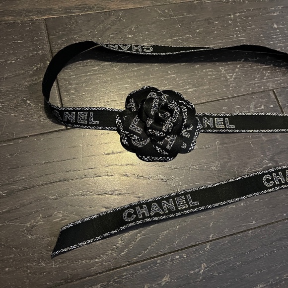 CHANEL RARE Find Limited Edition Blue black gold Ribbon with camellia flower - Picture 3 of 5